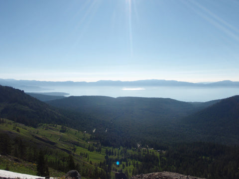 PCT N. California Tahoe Rim Trail  から望む Lake Tahoe