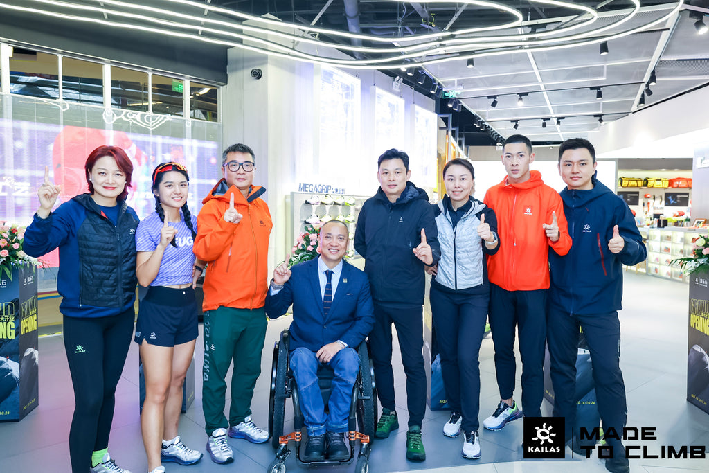05 Kailas founder, Mr. Zhong Chengzhan, with Kailas senior management and elite trail runners