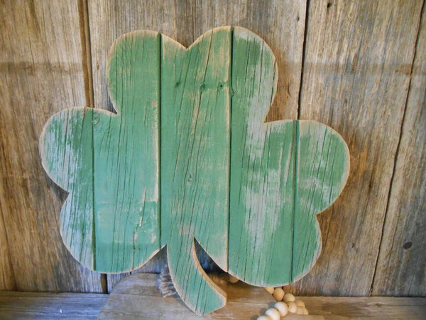 The St. Patrick's Day Rustic Shamrock Sign - Amazing St. Patrick's Day Decorations
