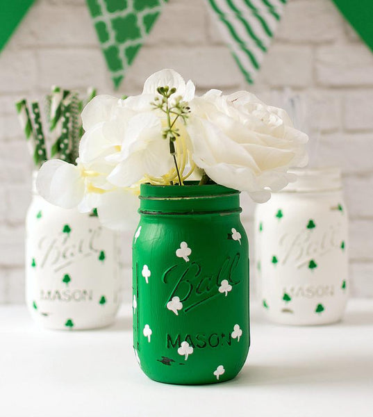 The St. Patrick's Day Mason Jars - Amazing St. Patrick's Day Decorations