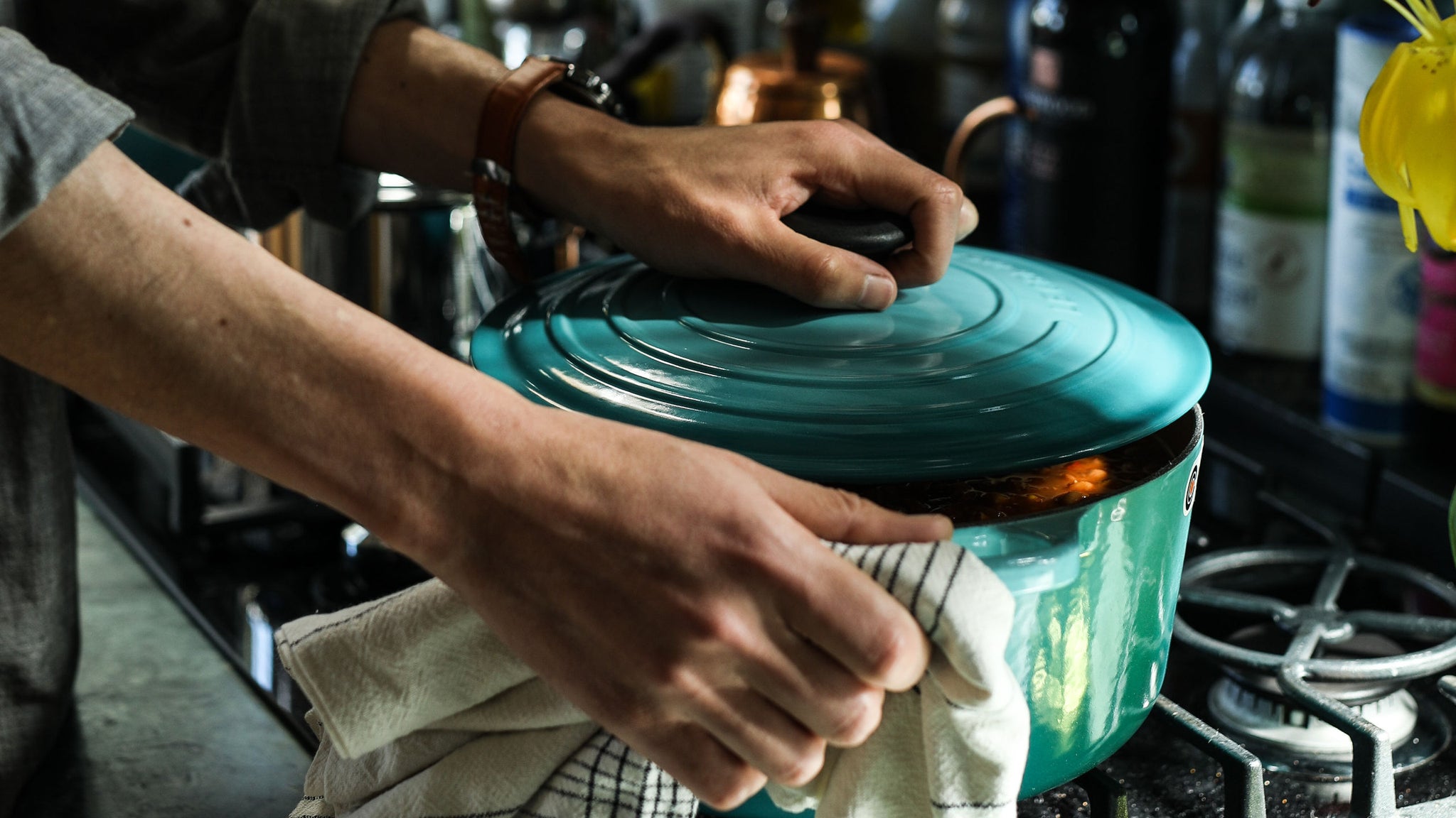 Le Creuset Enameled Cast Iron Signature 7 1/4 Quart Round Dutch Oven in  Caribbean — Las Cosas Kitchen Shoppe