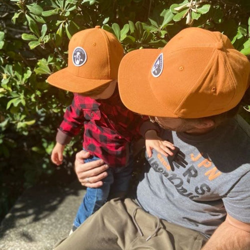 Casquettes assortis en famille