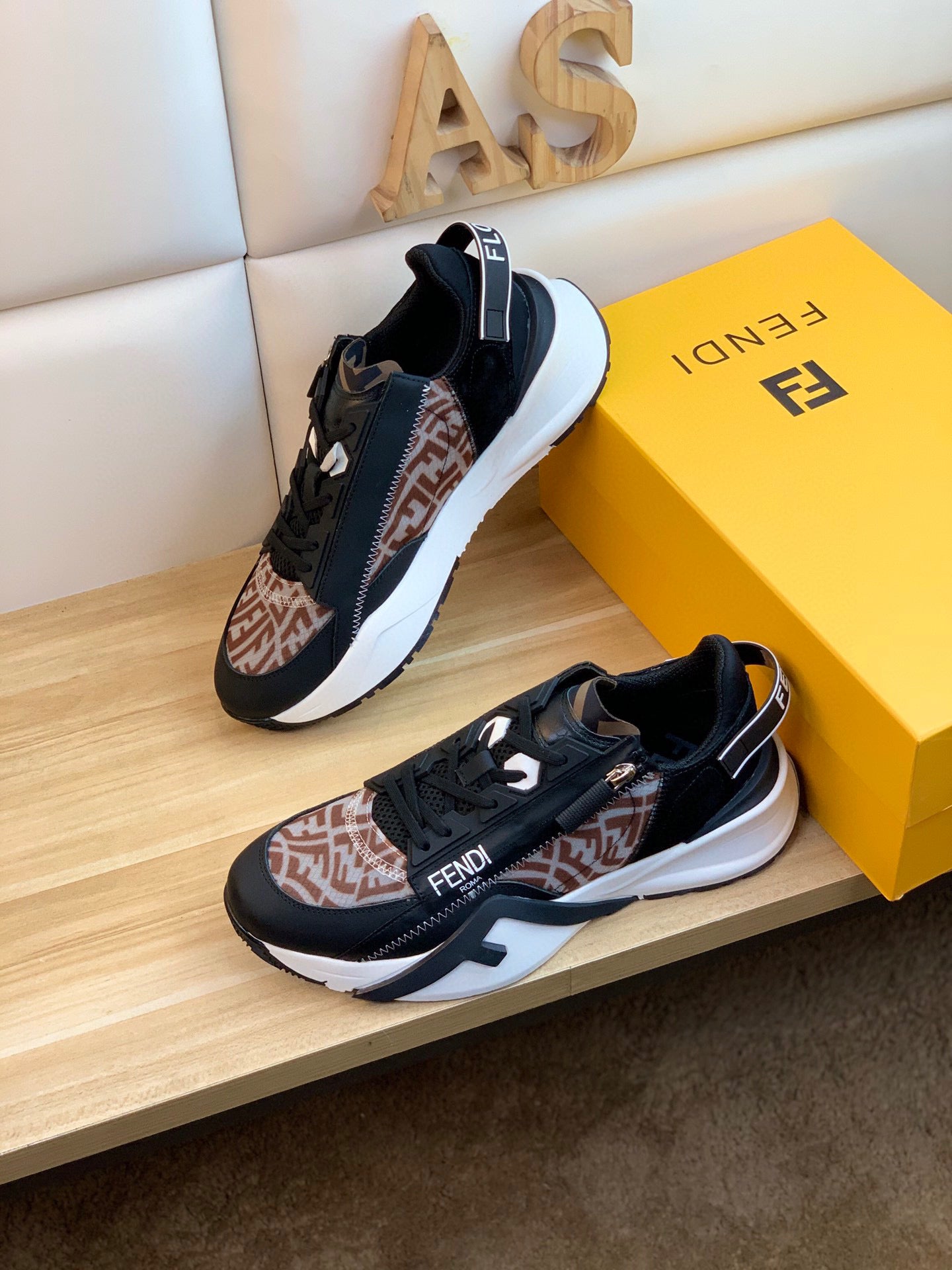 Fendi Men's 2021 NEW ARRIVALS Flow Sneakers Shoes