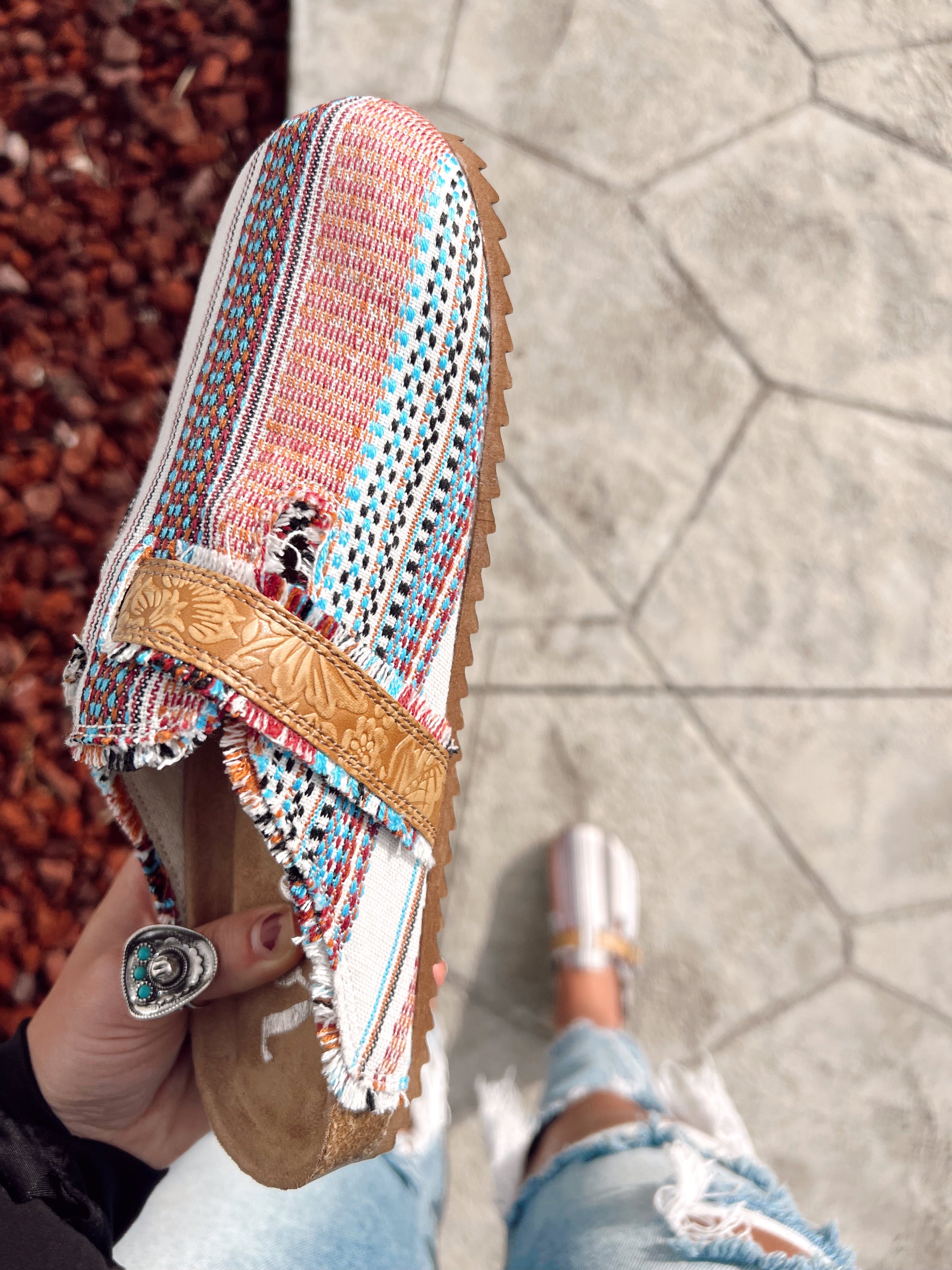 Picnic Cream Multi Tooled Slide On Shoe – The Crooked Cactus Boutique