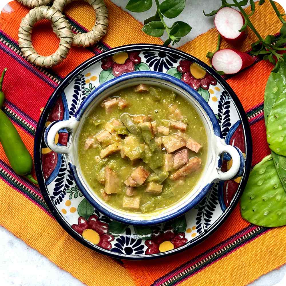 Chuleta ahumada en salsa verde con nopales – Come Bien