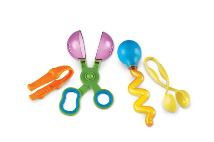 https://cdn.shopify.com/s/files/1/0536/5530/6394/products/helping-hands-fine-motor-tool-set-271552_1600x.png?v=1662675306