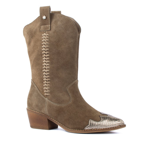 BOTAS DE CUERO CARNAZA COLOR ARENA CON FOLIA BRONCE