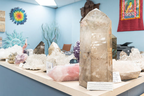 Alt="Table decorated with large quartz crystal display"