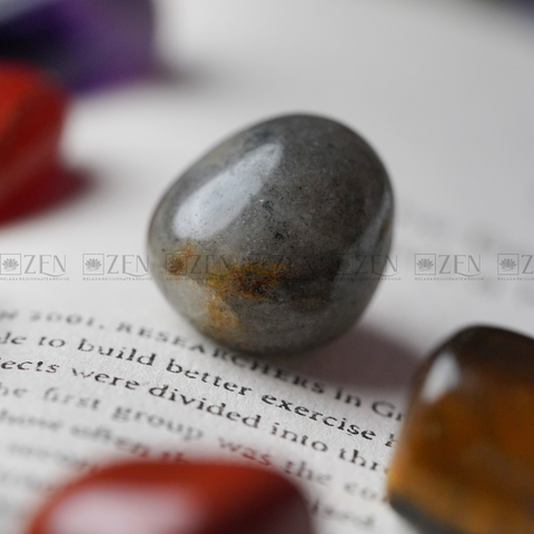 Labradorite | The Zen Crystals