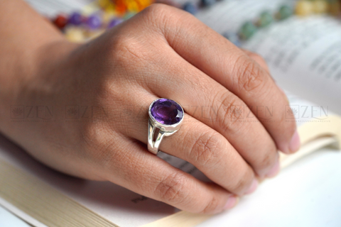 women wearing amethyst silver ring | The zen crystals