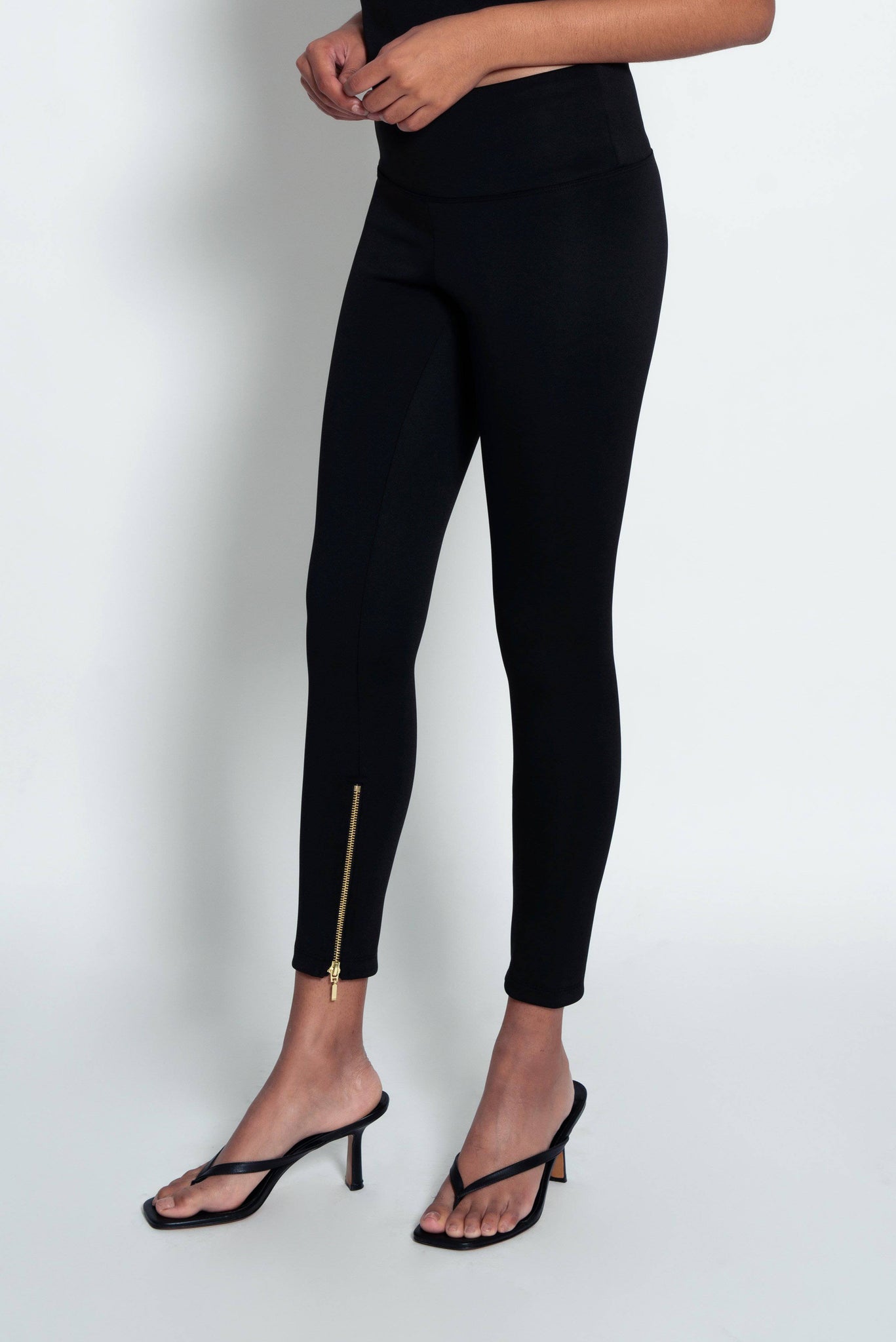 Spanx Look At Me Now Seamless Side Zip Leggings