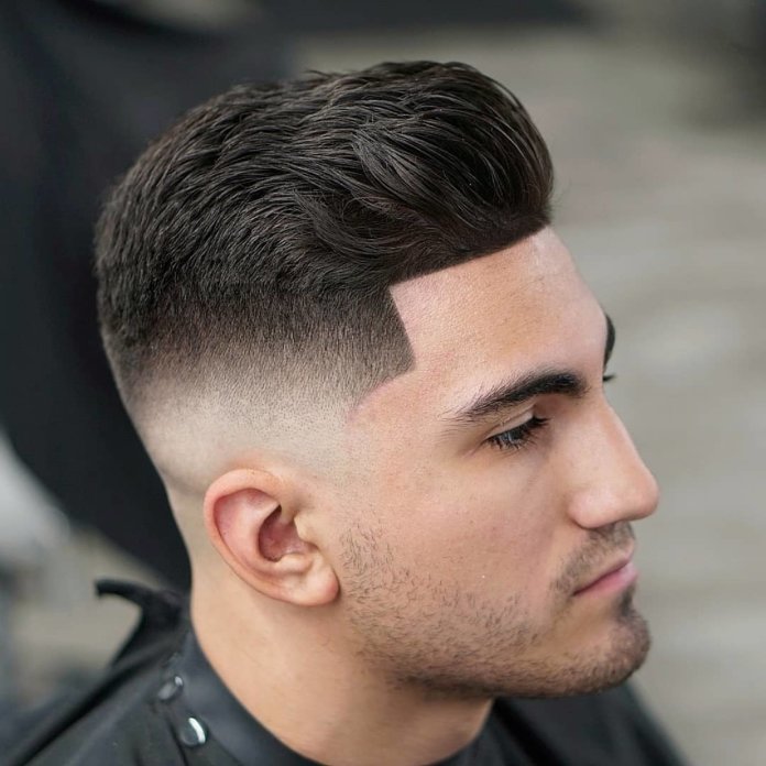 Pompadour texturizado + Degradê para branco + Contornos