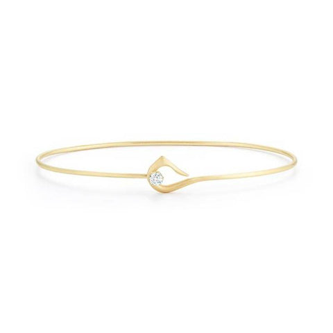 yellow gold thin Jade Trau bangle with diamond