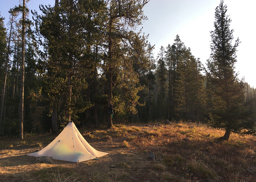 Hyperlite UltaMid dyneema DCF shelter in a field with sunshine