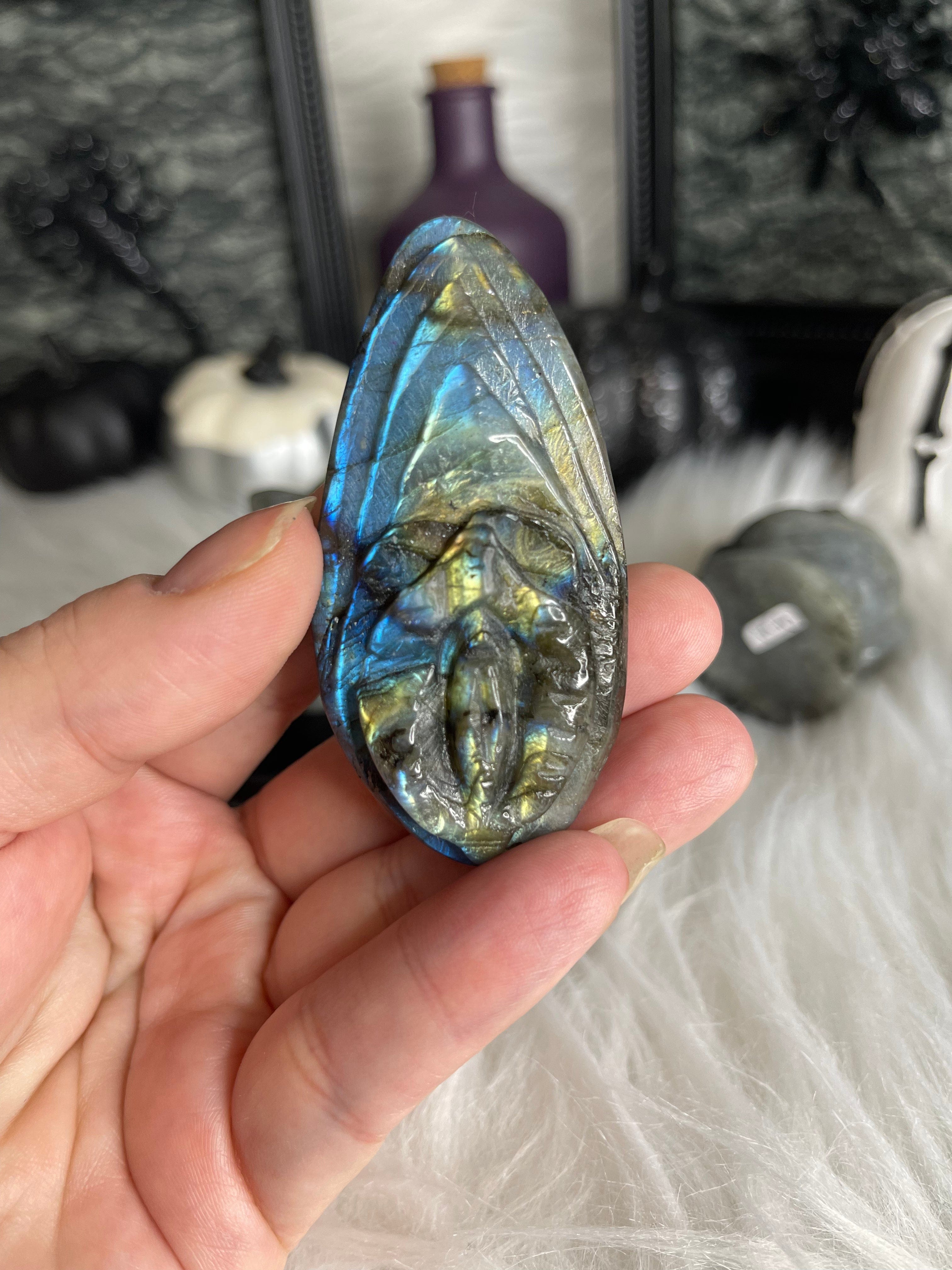 Labradorite Yoni with blue flash A