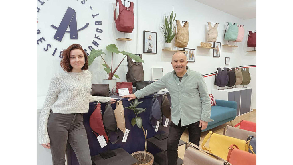 Photo de la boutique Arsayo Paris avec Anaïs Roger et Michel Ohayon