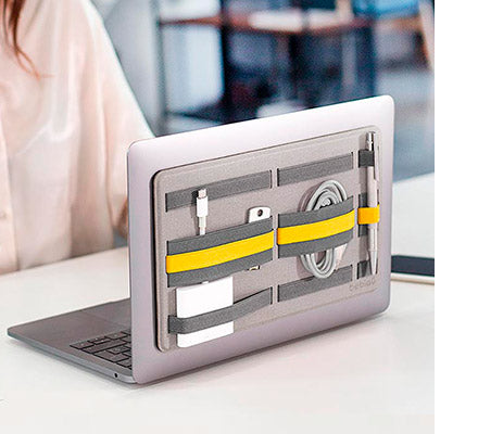 SLIM - Organizer attachable to laptops