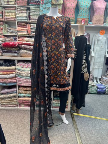 Printed Lawn suit for Eid Collection Outfit Ideas