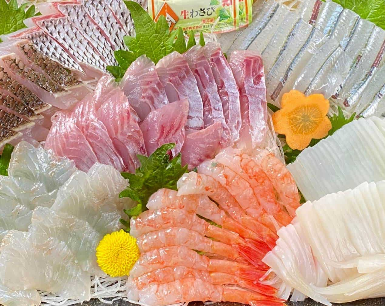 父の日 母の日 年末 正月 グルメ 刺身 通販 産直 能登 【 朝獲れ当日出荷 】 旬の鮮魚 × 日本酒 ギフト 純米大吟醸 無濾過生原酒 お刺身 お取り寄せ 鮮魚 真鯛 イカ たこ 