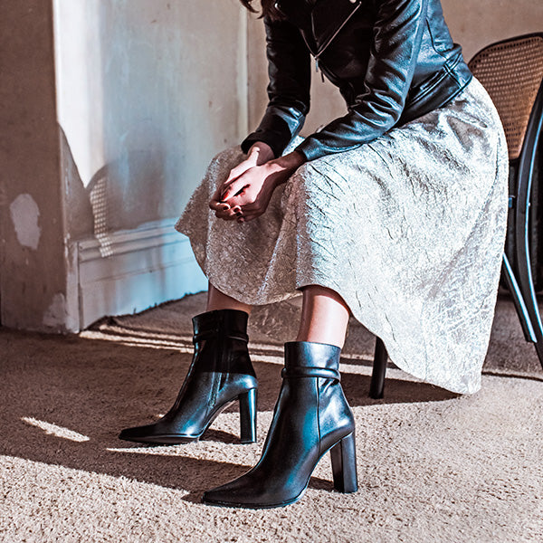 ZAMBIA95 Pointed Ankle Boot in Black