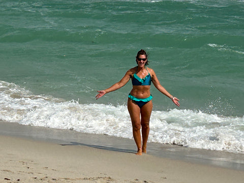 Heather in the Skarlikini on Miami Beach
