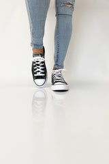 chuck taylor leather low