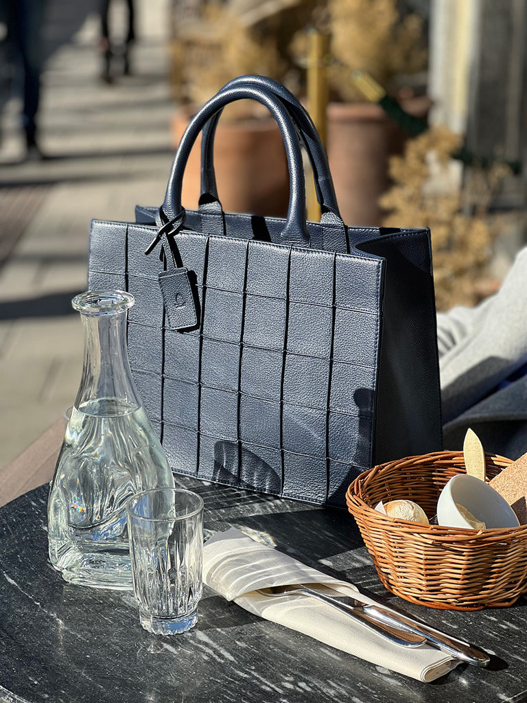 Stylish & Practical Handbags for Mom That She'll Use Forever | Latico  Leathers