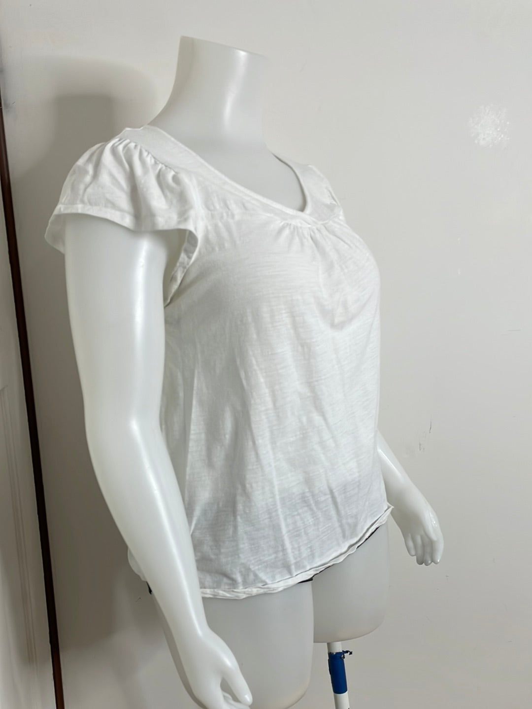 “Old Navy” White Cap Sleeved T-Shirt (XL)