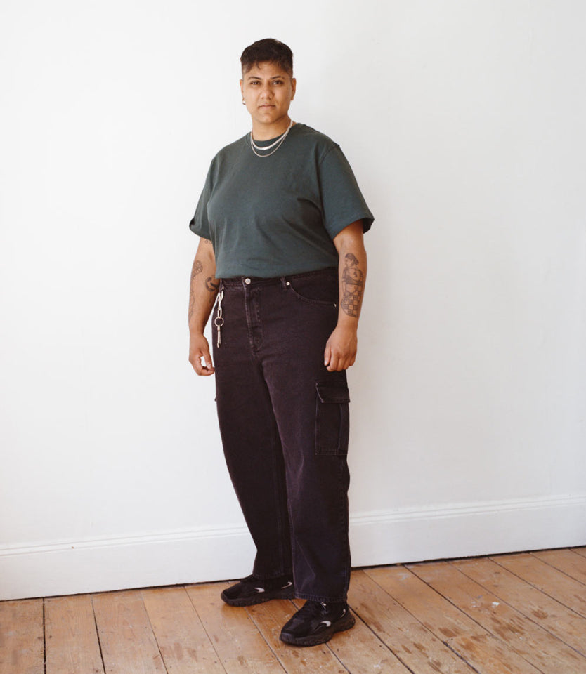 Model with green shirt and black Ezra cargo pants