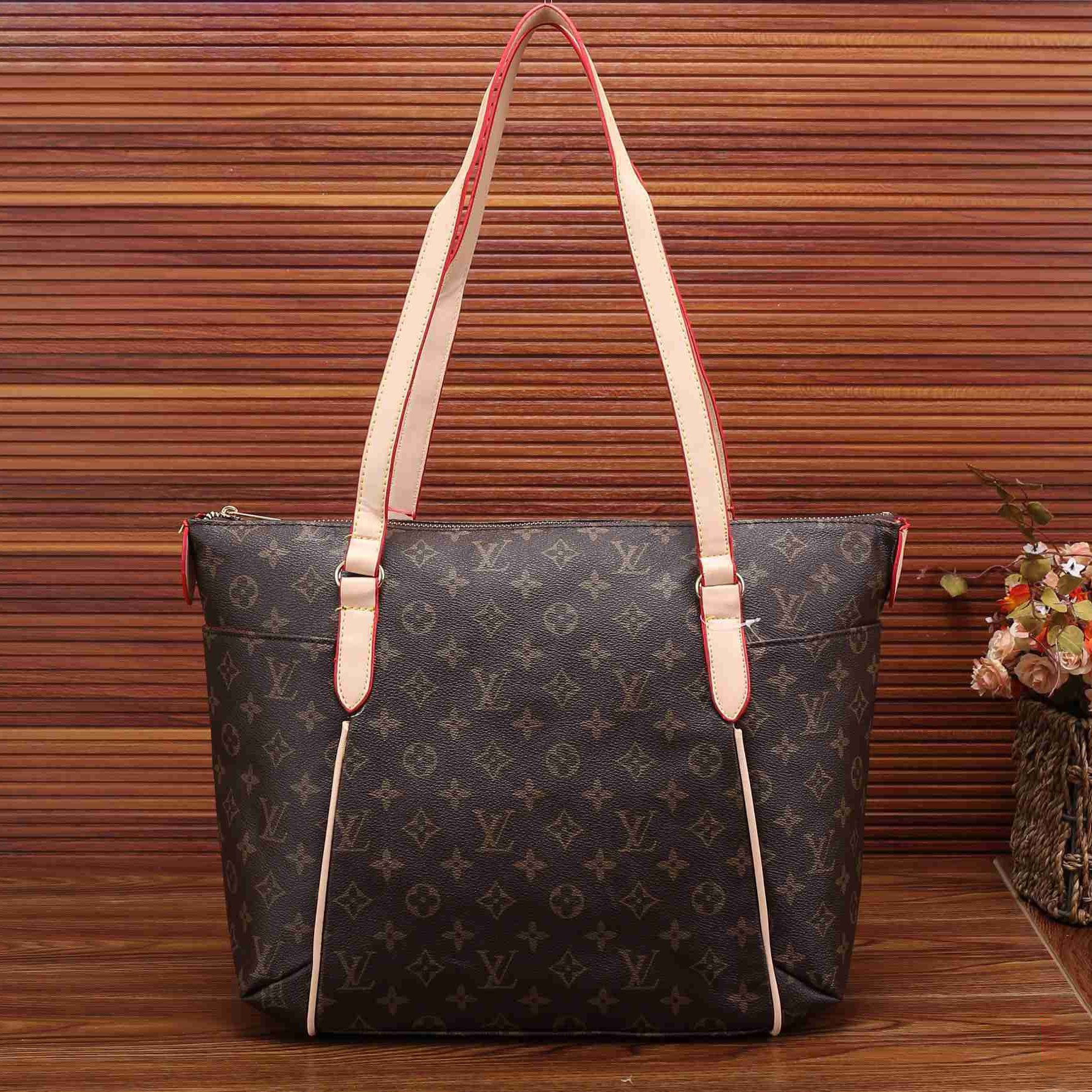 Louis Vuitton LV Fashion Classics Ladies Shoulder Bag