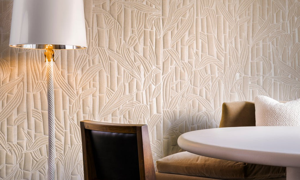 creamy 3d wallpaper by the white table
