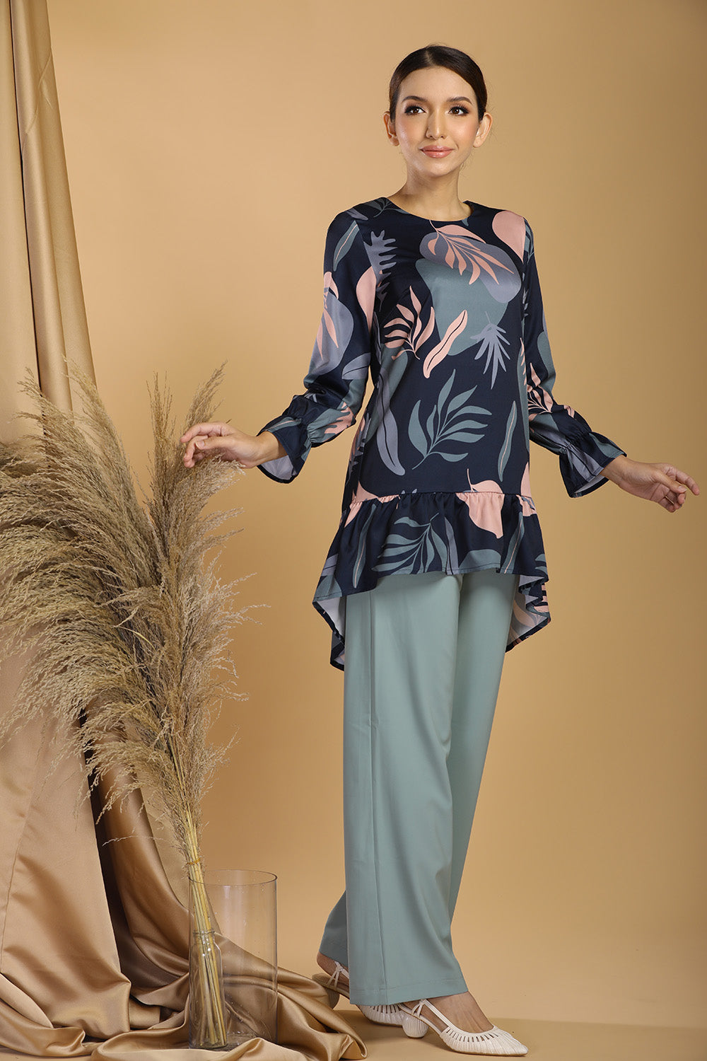 The Ceria Women Floral Print Tunic in Navy Blue (BACKORDER)