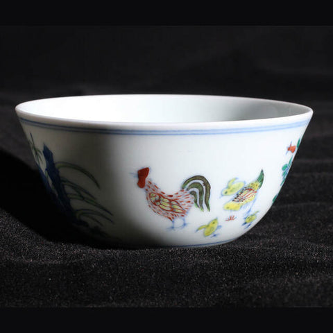 成化斗彩鸡缸杯 Meiyintang Chicken Cup is an example of doucai porcelain and the most expensive piece of porcelain ever sold at US$ 36 million.