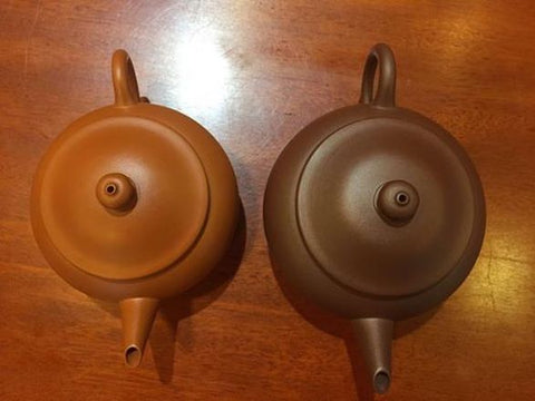 Zhuni teapot on the left, zini teapot on the right. Both teapots were the same size before firing.