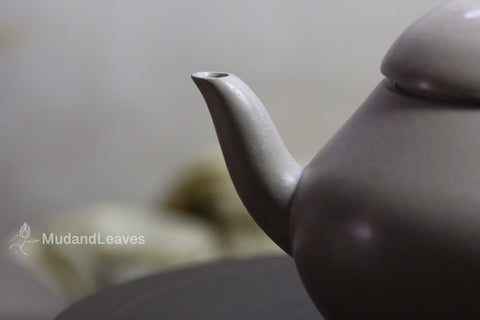 Lipini clay teapot