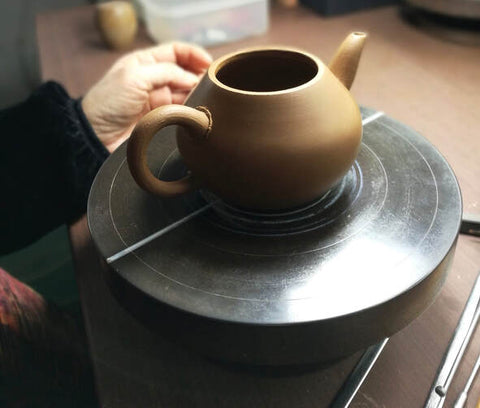 Making a zhuni Yixing teapot