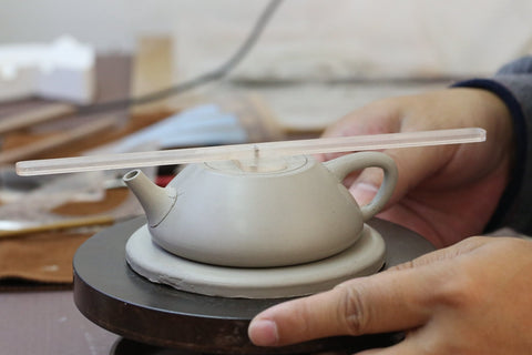 Making a benshan lüni shipiao Yixing Teapot by hand using a mold.