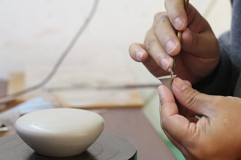 Making a benshan lüni shipiao Yixing Teapot by hand using a mold.