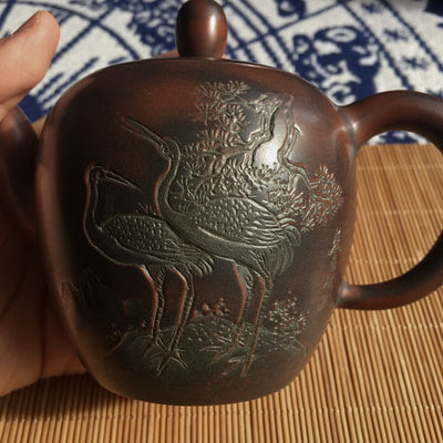 Nixing teapot with carvings