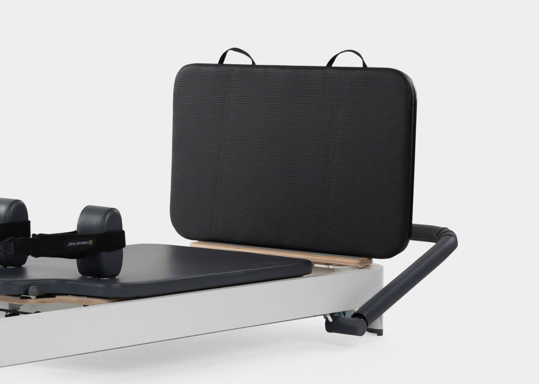 EchoMe Pilates Reformer Box, Pilates Reformer Sitting Box for Exercises,  Including EchoMe Non Slip Reformer Mat… (Black) : : Sports &  Outdoors