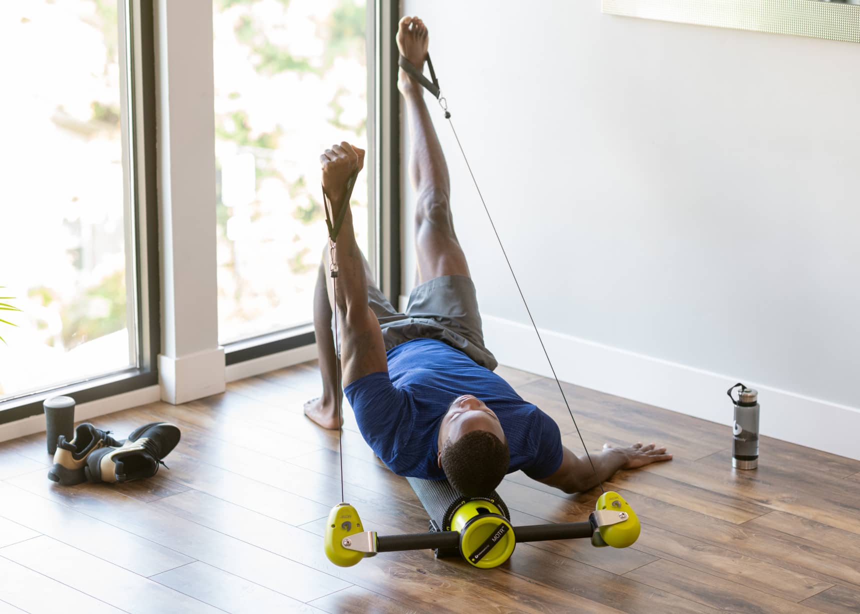 Foto de Full shot of a strong body of a Pilates Instructor in V