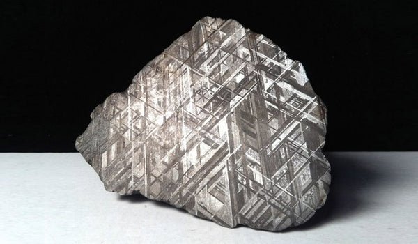 ムオニオナルスタ鉄隕石とウィドマンサッテン模様