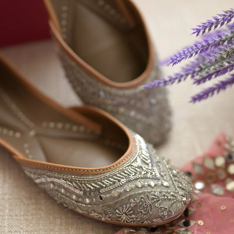 silver bridal jutti