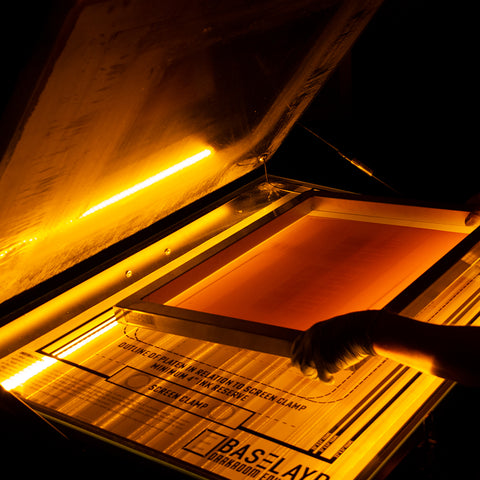 hands putting a screen on the glass of an exposure unit