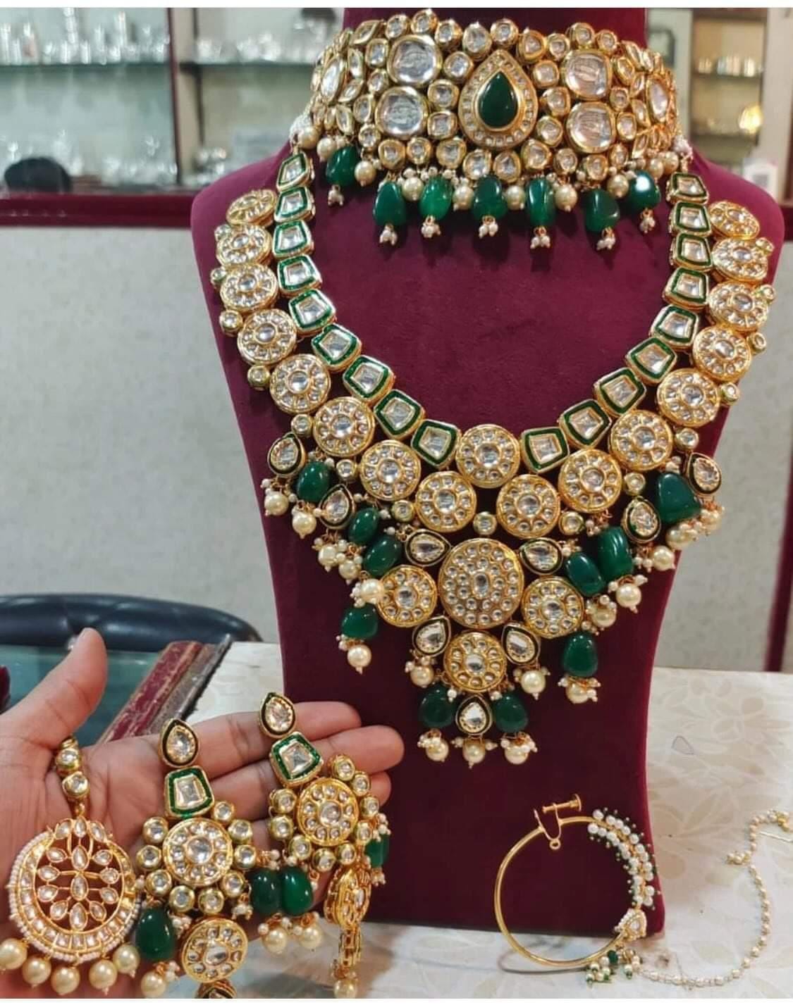 https://cdn.shopify.com/s/files/1/0539/5546/1307/products/zevar-bridal-necklace-premium-quality-kundan-pearl-bead-bridal-jewellery-set-by-zevar-39856109551849_1125x.jpg?v\u003d1671795848