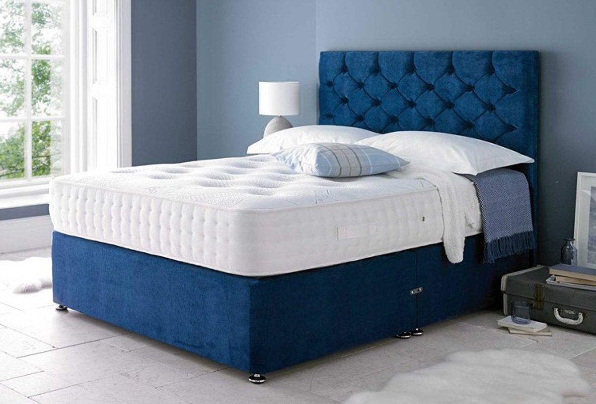Синий спальный диван