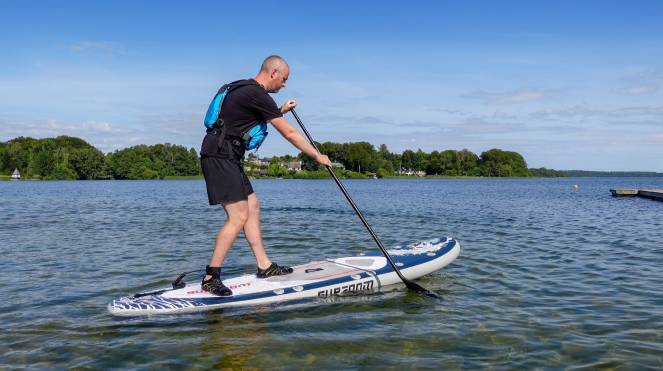 Beginner inflatable paddle board