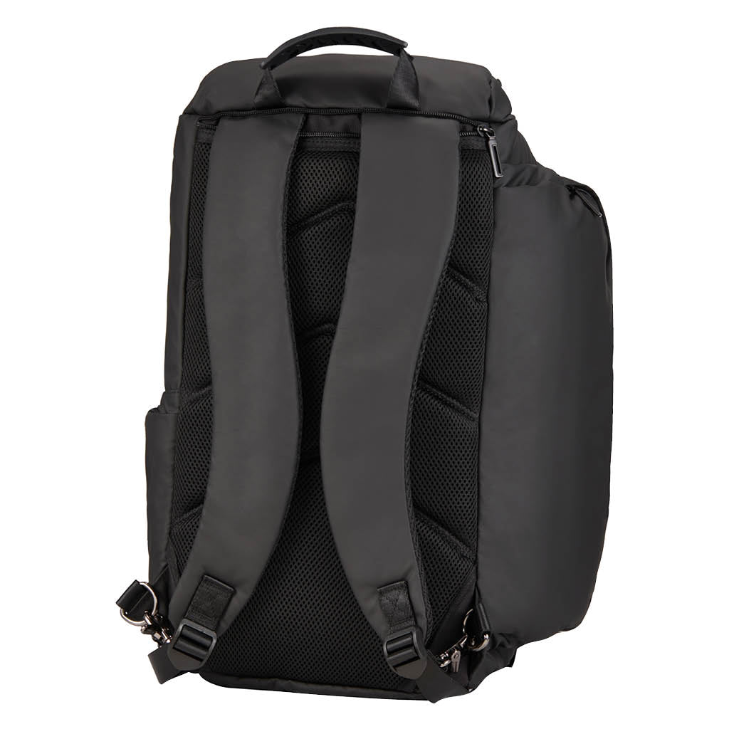 Axel Sportbag i svart passar perfekt till träning, gymmet eller padel. Går att använda som ryggsäck
