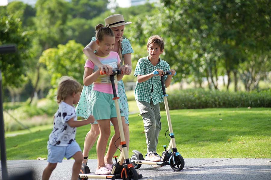 patinete eléctrico un niño de 12 años