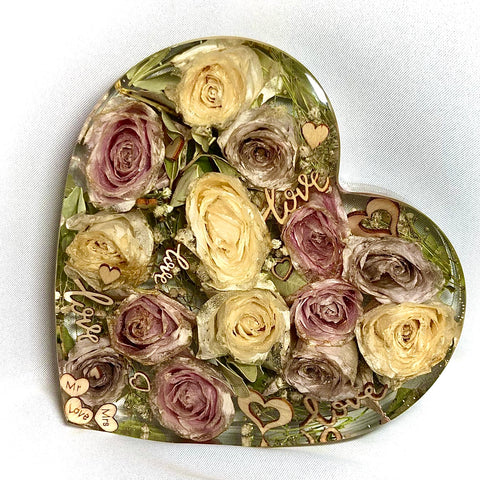 Flower preservation heart with wooden table confetti